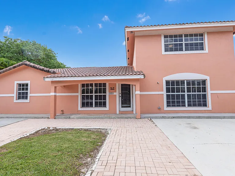 Sober House Living in Pompano Beach - Best Sober House in Pompano Beach